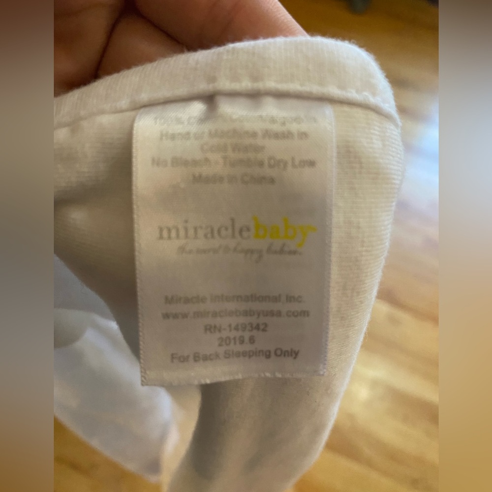 Miracle blanket swaddle